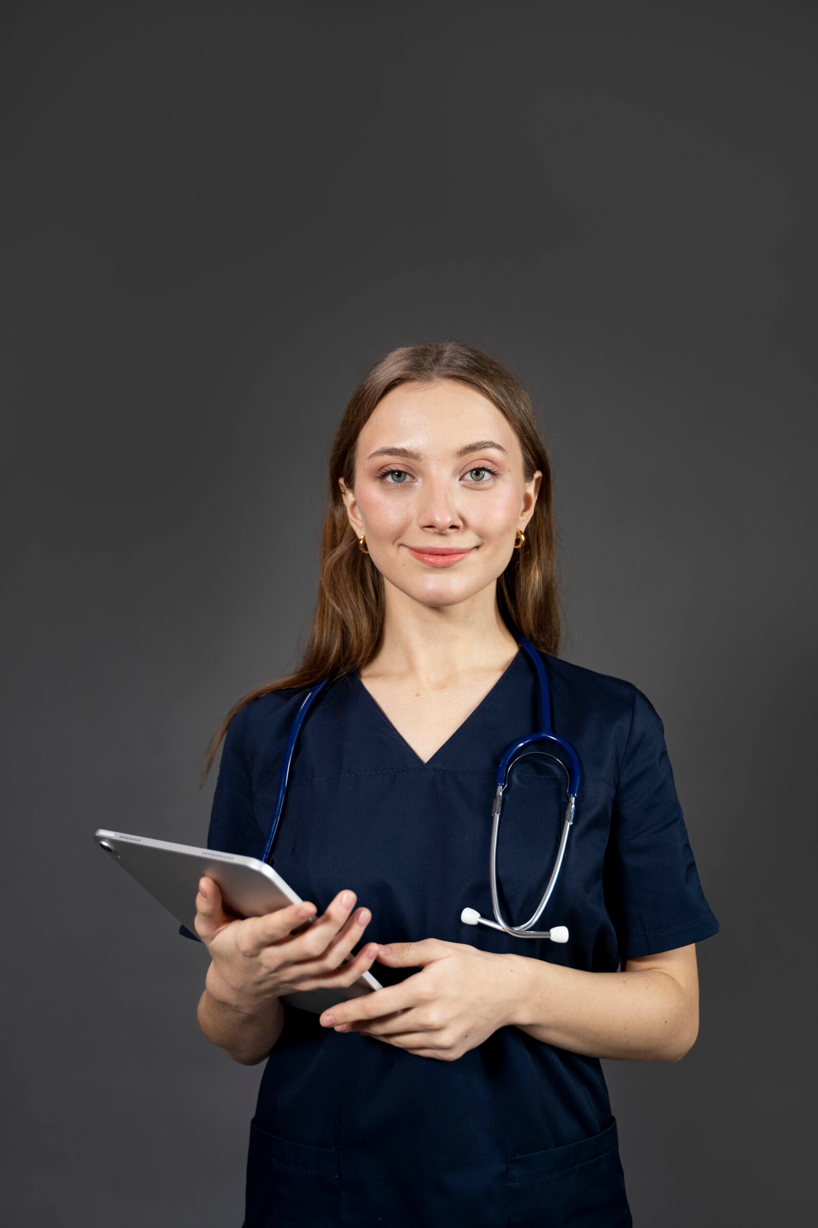 medium-shot-smiley-nurse-holding-tablet